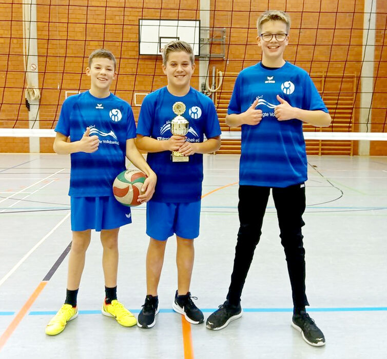 Die Mannschaft vom Gymnasium Marianum Warburg freut sich über den Titelgewinn in der Wettkampfklasse IV.