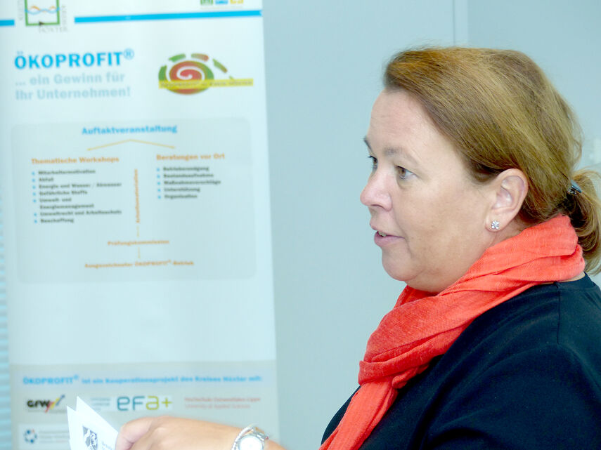 NRW-Umweltministerin Ursula Heinen-Esser vor einem Ökoprofit-Plakat.